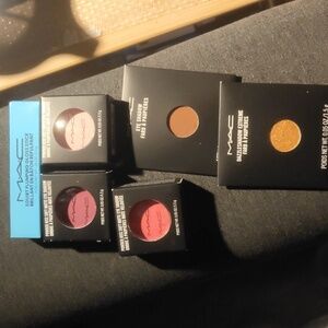 6pcs Bundle MAC Cosmetics Eyeshadow collection and plumping lip gloss